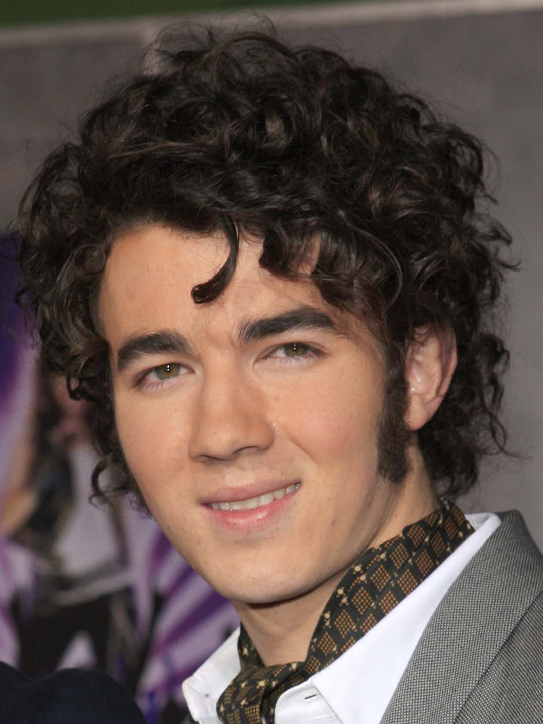 How tall is Kevin Jonas?